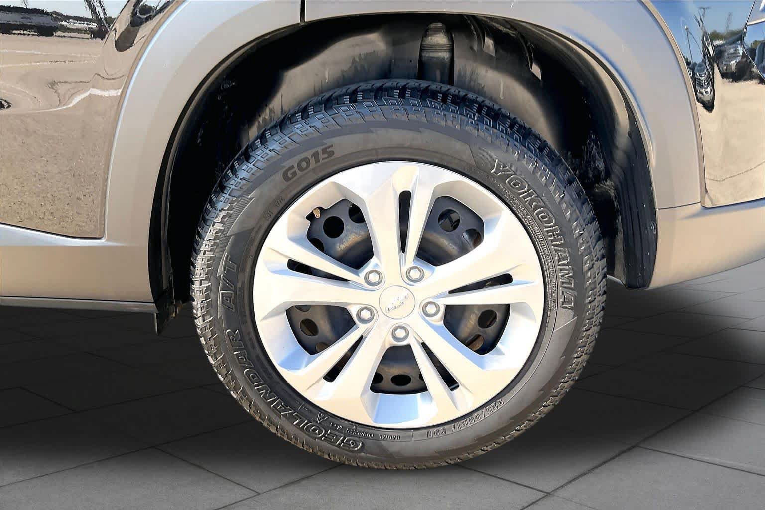 Used 2025 Chevrolet Trax LS FWD image 11