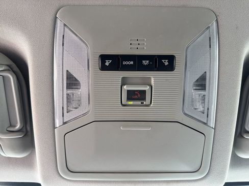 Used 2021 Toyota RAV4 XLE AWD/4WD image 32