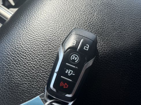 Used 2015 Ford F150 Lariat image 18