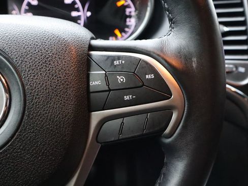 Used 2018 Jeep Grand Cherokee Laredo AWD/4WD image 16