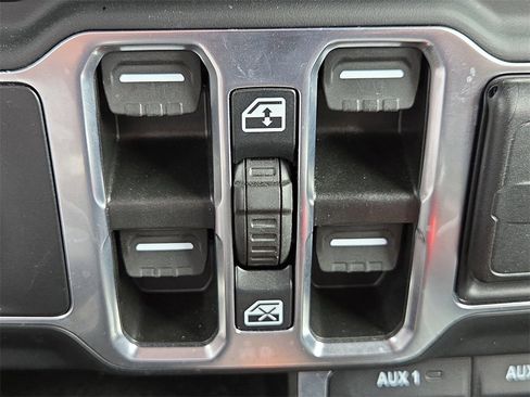 Used 2023 Jeep Wrangler Sahara w/ Cold Weather Group image 26