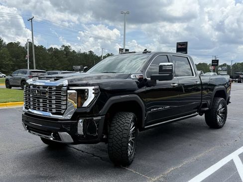 Used 2025 GMC Sierra 2500 Denali w/ Denali Reserve Package AWD/4WD image 2