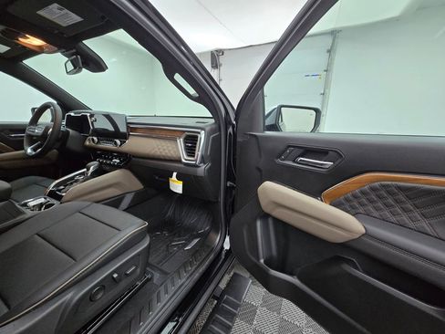 New 2026 GMC Canyon Denali w/ LPO, Denali Black Edition image 32