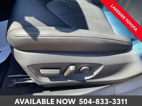 Used 2021 Toyota Avalon XLE w/ Moonroof Package image 29
