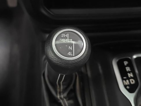 Used 2019 Jeep Wrangler Unlimited Sahara w/ Uconnect 4C Nav & Sound Group AWD/4WD image 34