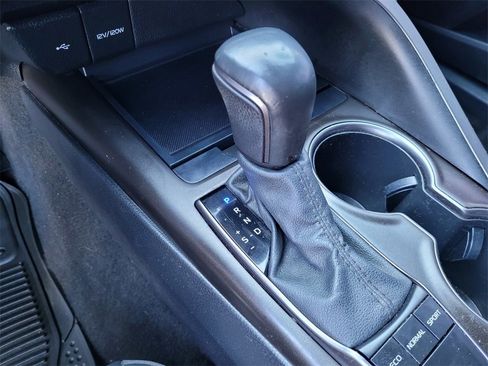 Used 2022 Toyota Camry SE image 17