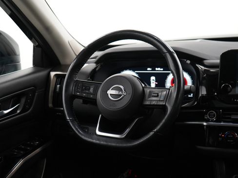 Used 2023 Nissan Pathfinder Platinum image 16