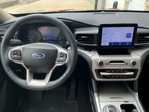 Used 2023 Ford Explorer XLT w/ Equipment Group 202A AWD/4WD image 11