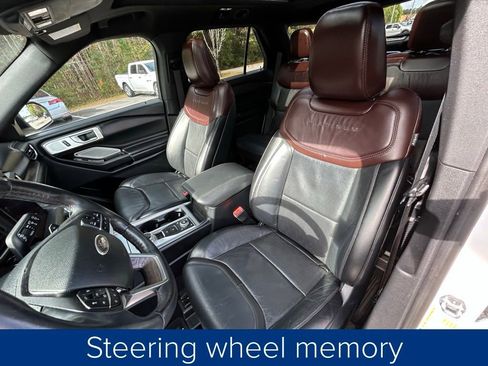 Used 2020 Ford Explorer Platinum w/ Premium Technology Package image 32