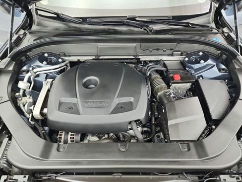 Used 2020 Volvo XC60 T6 Momentum w/ Protection Package image 29