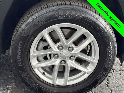 Used 2023 Jeep Grand Cherokee L Laredo image 32