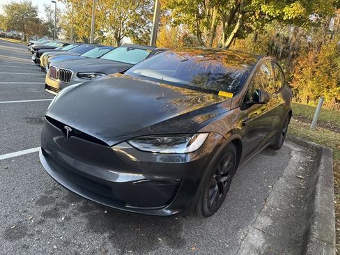 Used 2024 Tesla Model X image 3