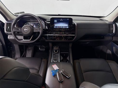Used 2025 Nissan Pathfinder SL AWD/4WD image 22