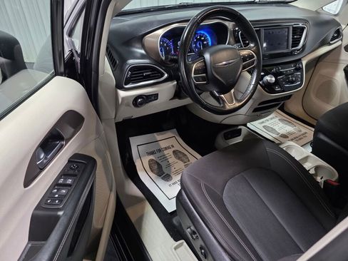 Used 2021 Chrysler Voyager LX w/ Cold Weather Group FWD image 6