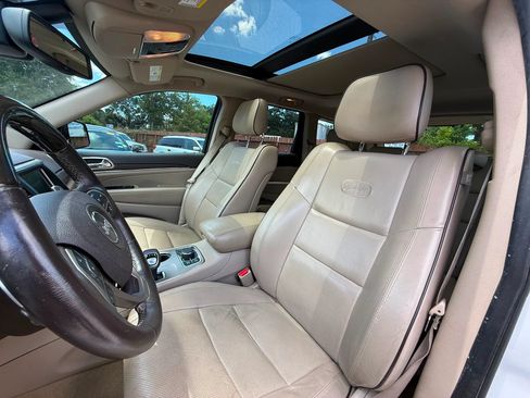 Used 2014 Jeep Grand Cherokee Overland w/ Advanced Technology Group AWD/4WD image 18