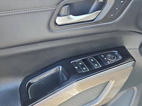 Used 2023 Nissan Pathfinder Platinum w/ Black Appearance Package FWD image 12