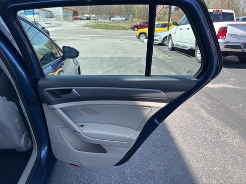 Used 2016 Volkswagen Golf S FWD image 21