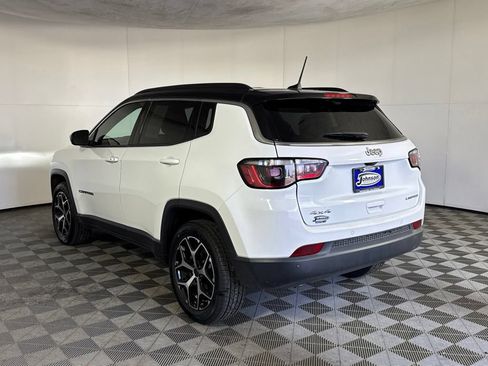 Certified 2025 Jeep Compass Limited AWD/4WD image 12