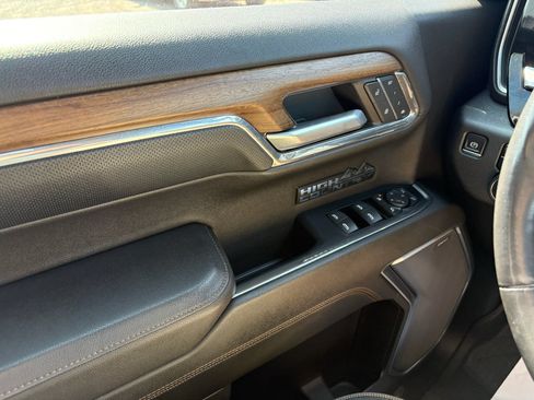 Used 2023 Chevrolet Silverado 1500 High Country w/ High Country Premium Package AWD/4WD image 21