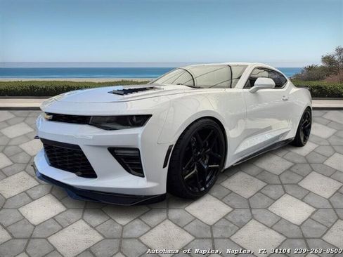 Used 2018 Chevrolet Camaro SS RWD image 13