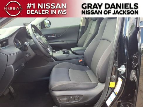 Used 2021 Toyota Venza LE AWD/4WD image 23