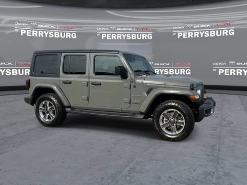 Used 2018 Jeep Wrangler Unlimited Sahara AWD/4WD image 9