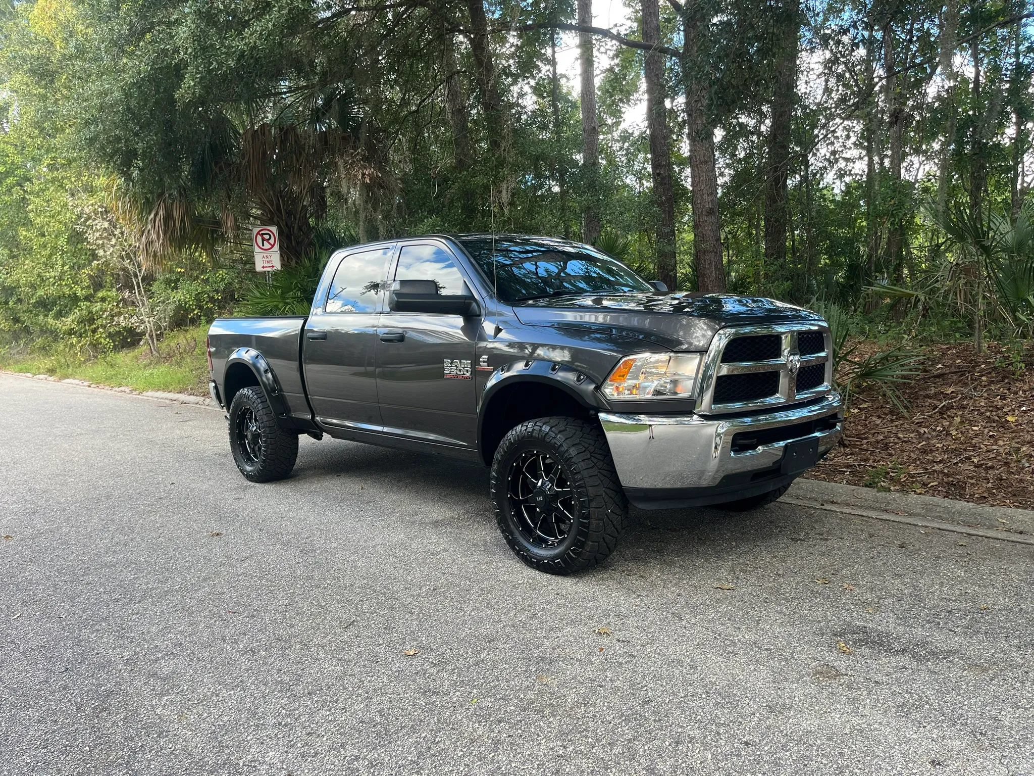 Used 2018 RAM 3500 Tradesman w/ Chrome Appearance Group AWD/4WD image 3