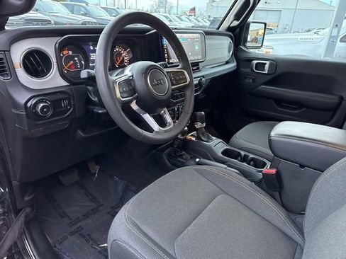 Used 2024 Jeep Wrangler Unlimited Sahara AWD/4WD image 18