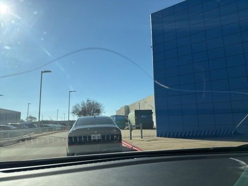 Used 2023 Nissan Versa SR w/ Trunk Package image 18