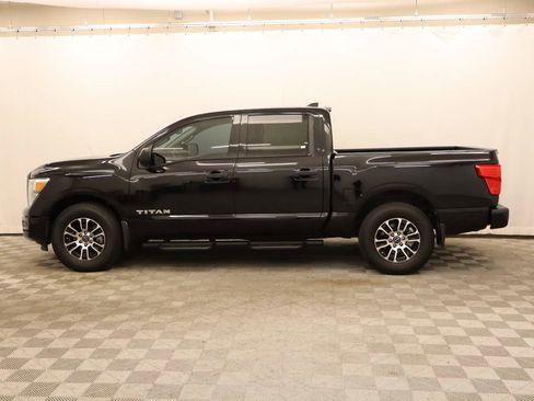 Used 2024 Nissan Titan SV w/ SV Convenience Package image 2