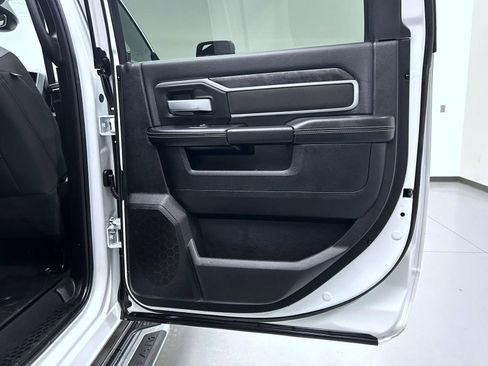 Used 2024 RAM 2500 Big Horn image 17
