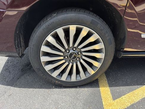 Used 2018 Lincoln Navigator L Reserve w/ Technology Package AWD/4WD image 21