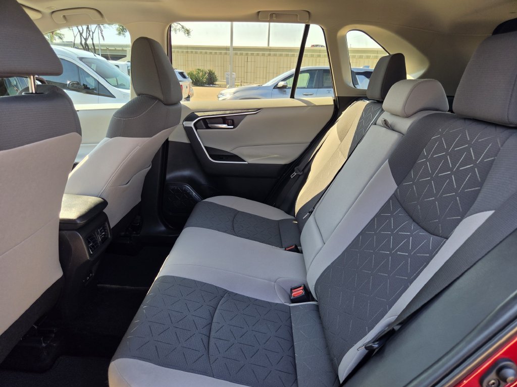 Used 2025 Toyota RAV4 XLE w/ Convenience Package FWD image 30
