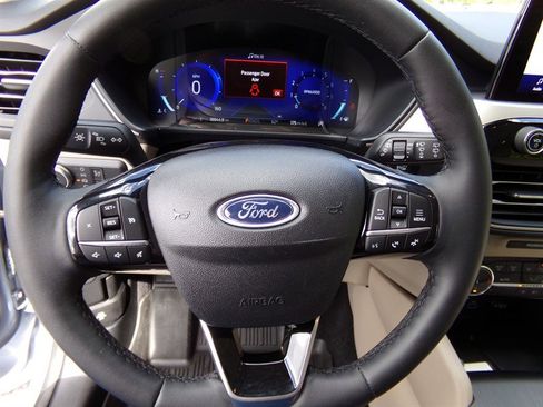 Used 2022 Ford Escape SEL w/ Technology Package AWD/4WD image 34