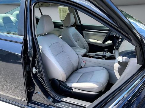 Used 2021 Nissan Altima 2.5 SV FWD image 29