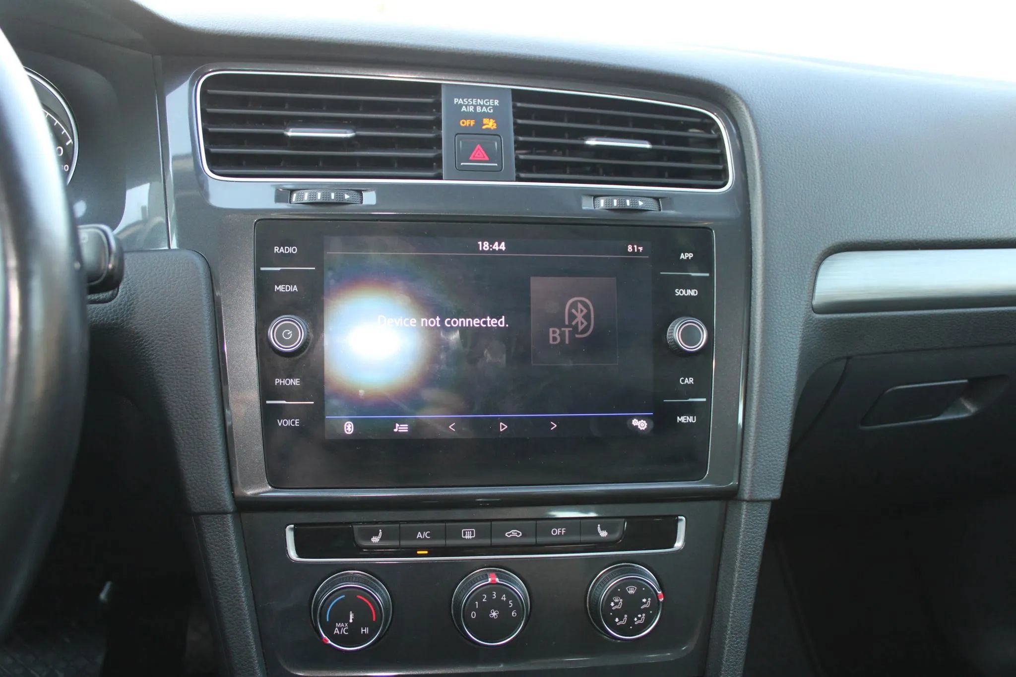 Used 2018 Volkswagen Golf SE FWD image 19
