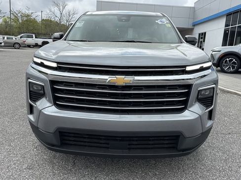 Used 2025 Chevrolet Traverse LT w/ Sun and Wheel Package image 8