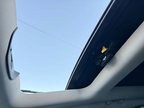 Used 2016 Jeep Renegade Latitude image 21