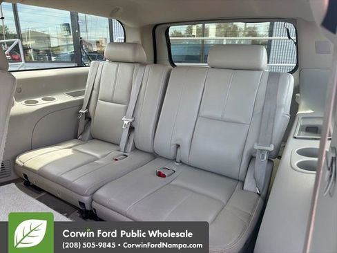 Used 2013 GMC Yukon XL SLT w/ SLT-2 Equipment Package AWD/4WD image 30