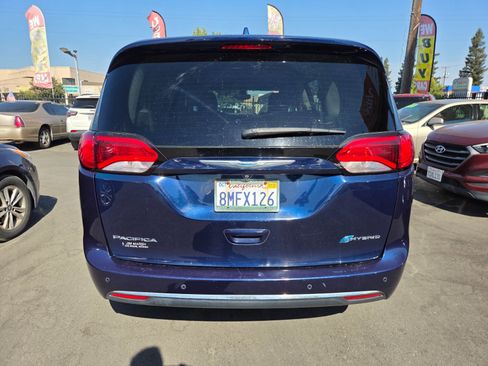 Used 2018 Chrysler Pacifica Touring Plus FWD image 3