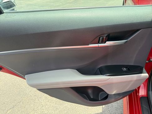 Used 2019 Toyota Camry SE FWD image 24