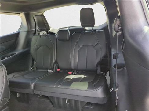 New 2025 Chrysler Pacifica Select AWD/4WD image 16