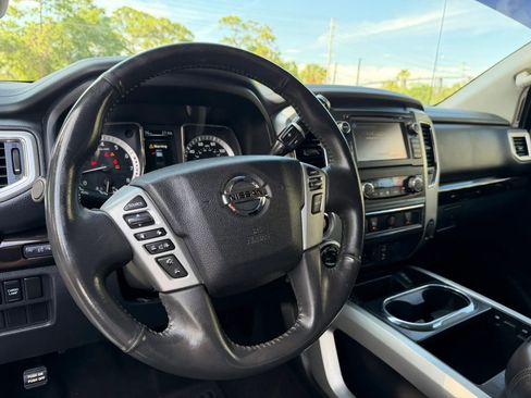 Used 2017 Nissan Titan SV AWD/4WD image 7