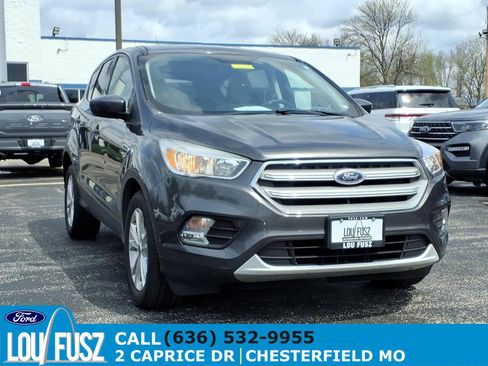 Used 2019 Ford Escape SE FWD image 1