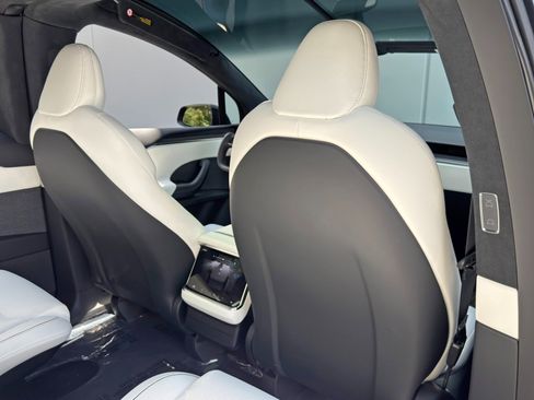 Used 2025 Tesla Model X Plaid AWD/4WD image 41