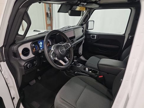 Used 2024 Jeep Wrangler Unlimited Sahara w/ Technology Group AWD/4WD image 13