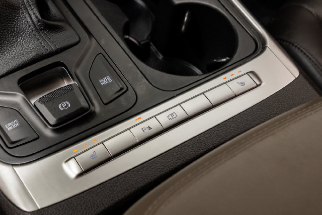 Used 2025 Kia Carnival FWD image 25
