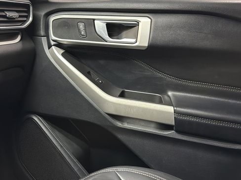 Used 2022 Ford Explorer XLT w/ Equipment Group 202A image 23