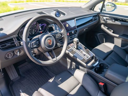 Certified 2026 Porsche Macan AWD/4WD image 4