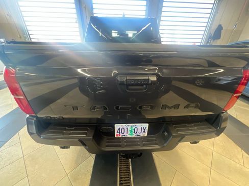 Used 2025 Toyota Tacoma TRD Sport image 5